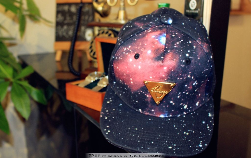 星空图案 多彩帽子 复古 复古背景 黑色时尚 摄影 生活百科 生活素材