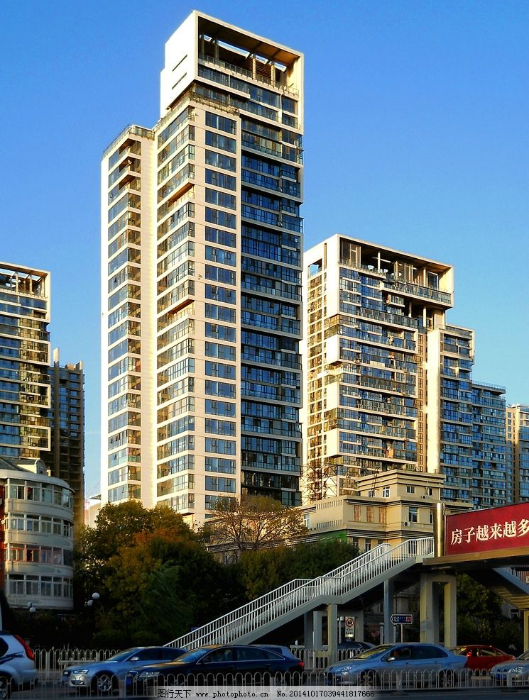 城市建筑 城市景观 建筑景观 高层建筑 住宅建筑 现代建筑 高档住宅 房地产 住宅楼 住宅小区 公寓楼 建筑装饰 玻璃幕墙 城市干道 人行天桥 车辆 摄影 建筑园林 建筑摄影 300DPI JPG