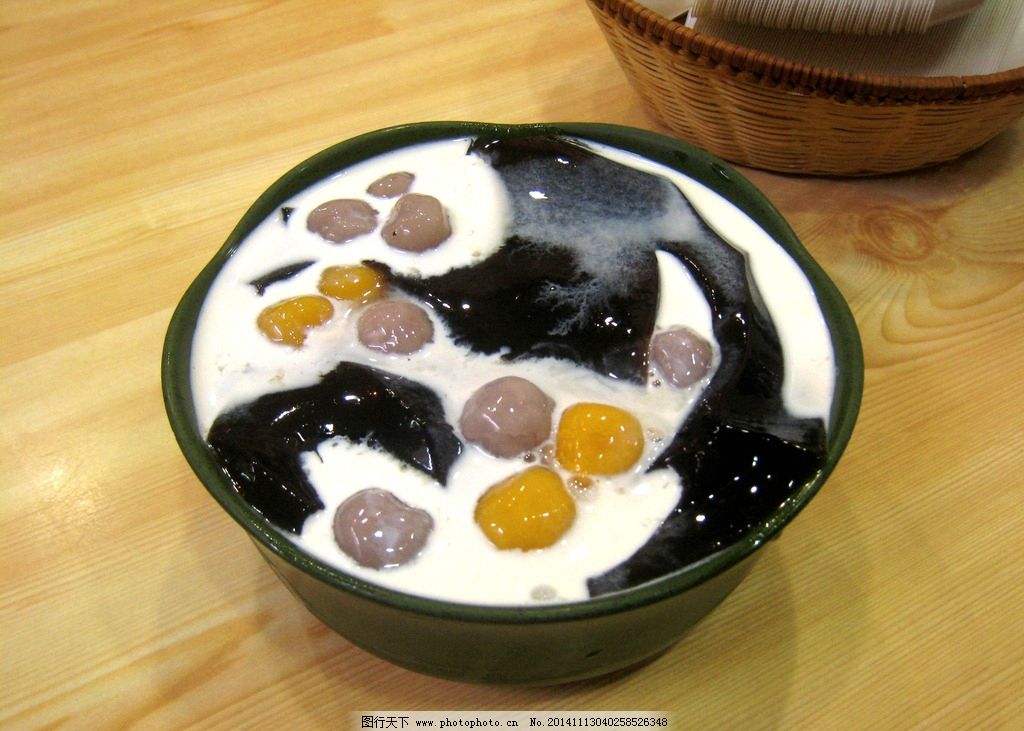 芋圆烧仙草图片