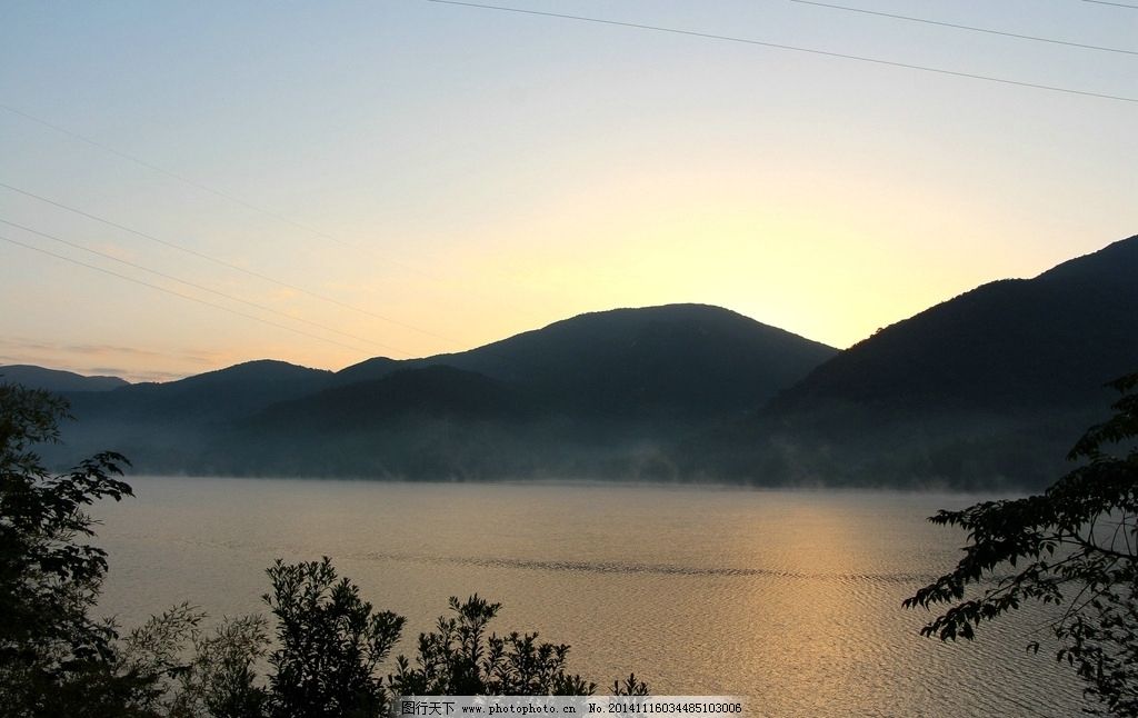 日出 朝霞-自然风景 江河湖泊金黄色 日出 倒影湖面光芒天空云彩 朝霞